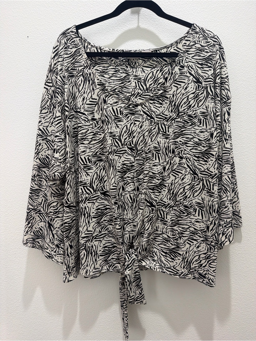 Chico's Black & Cream Tie-Front Printed Tunic